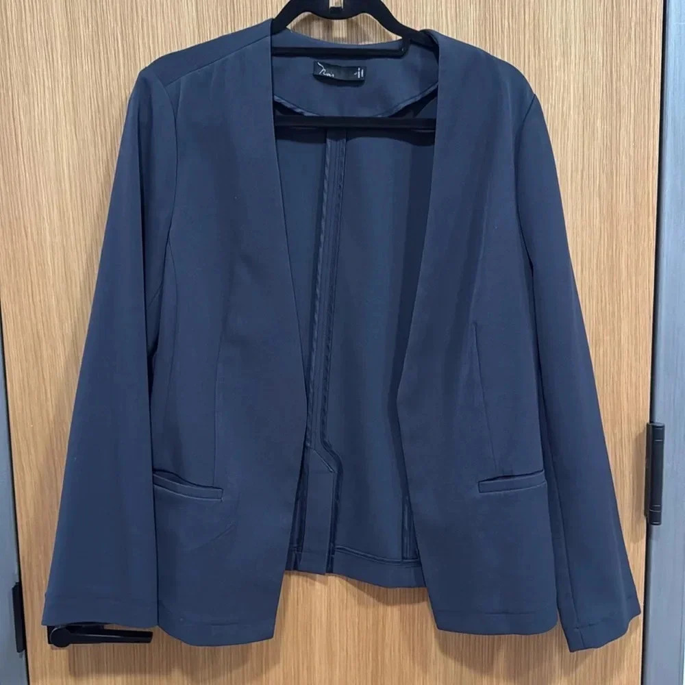 Noir Lightweight Navy Blazer